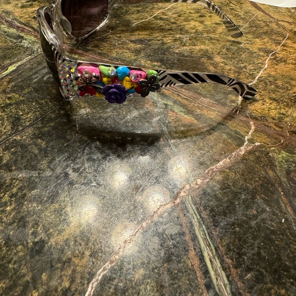 Blinged sunglasses - Picture 6 of 9